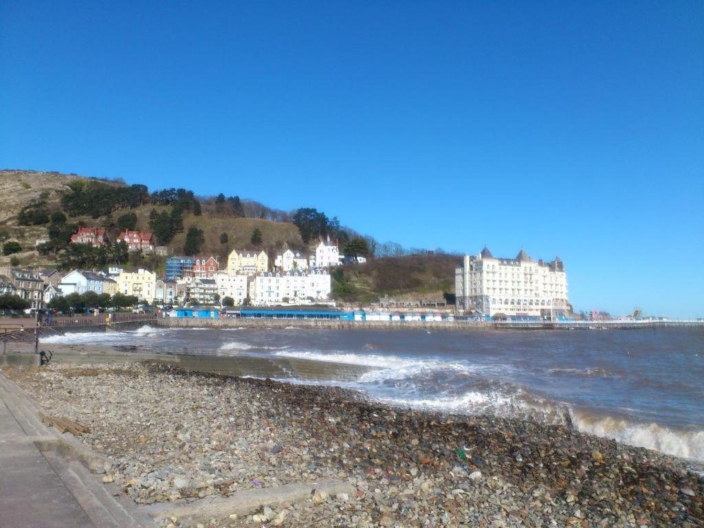 Bed and Breakfast The Chelsea Llandudno Exterior foto