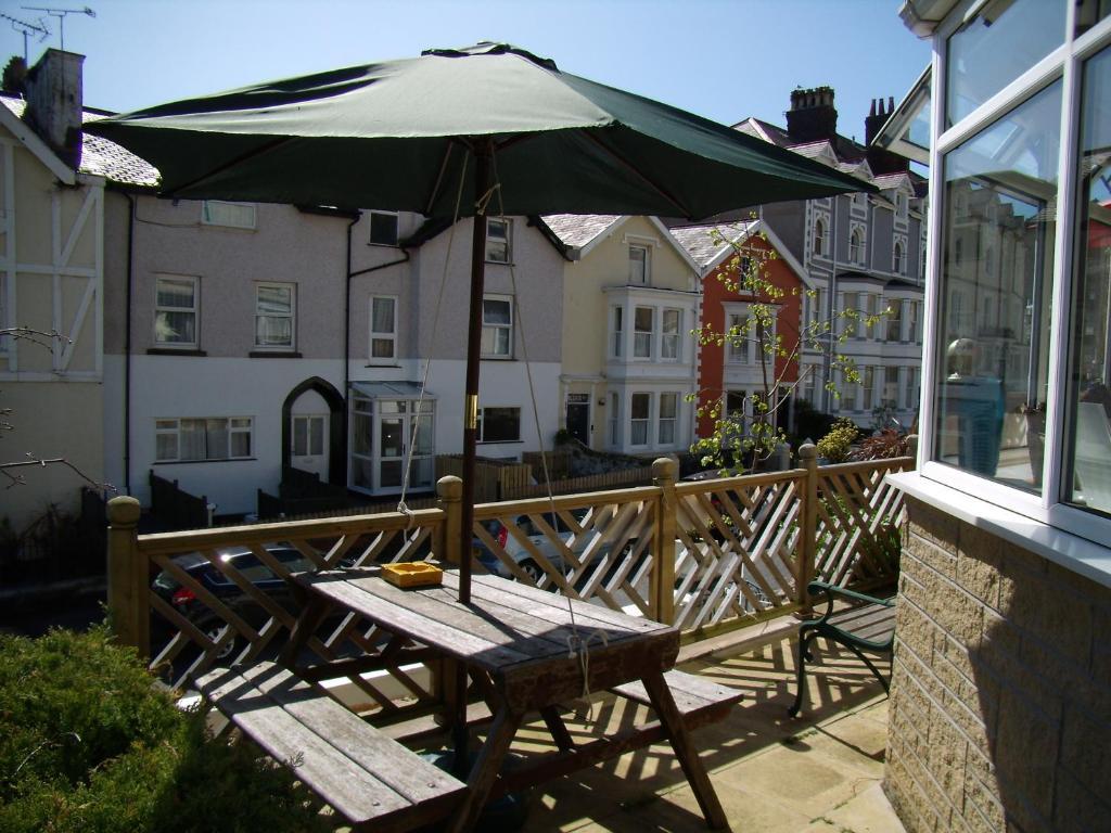 Bed and Breakfast The Chelsea Llandudno Exterior foto